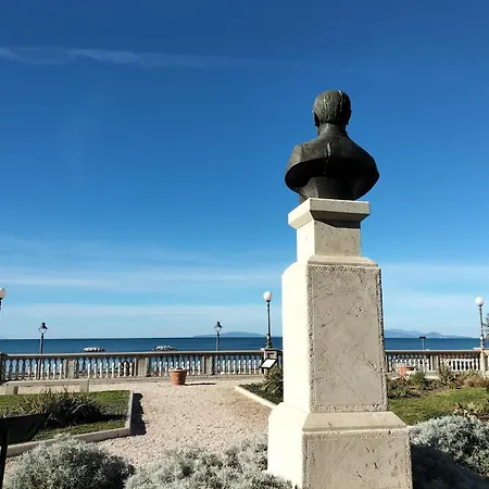 Con Ampio Terrazzo Vista Mare *