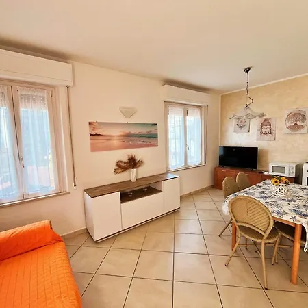 Con Ampio Terrazzo Vista Mare Appartamento Follonica