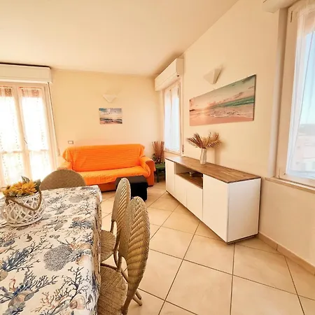Con Ampio Terrazzo Vista Mare Apartamento
