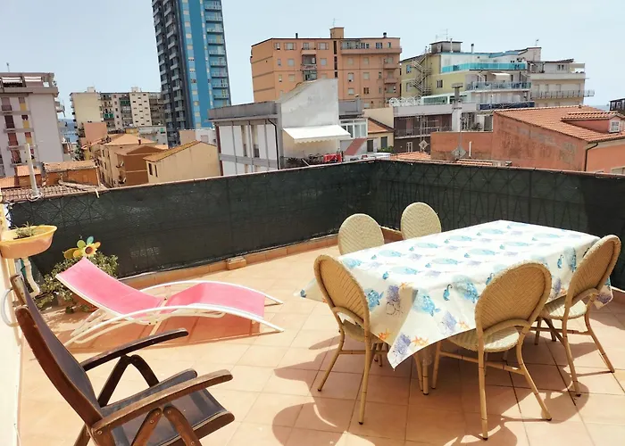 Con Ampio Terrazzo Vista Mare *